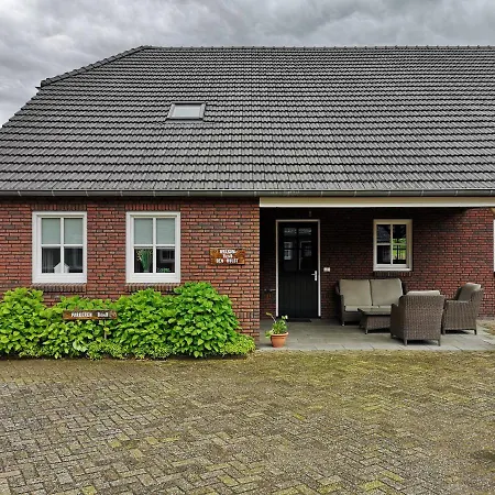 Den Hulst Holiday home *